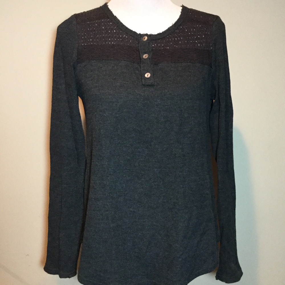 Mystree scoop neck 3 button down crochet knit top